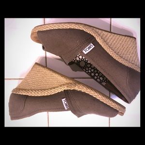 Toms Wedges size 8